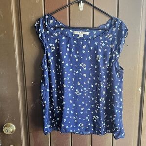 Lauren Conrad dressy tank top blue with a pattern print